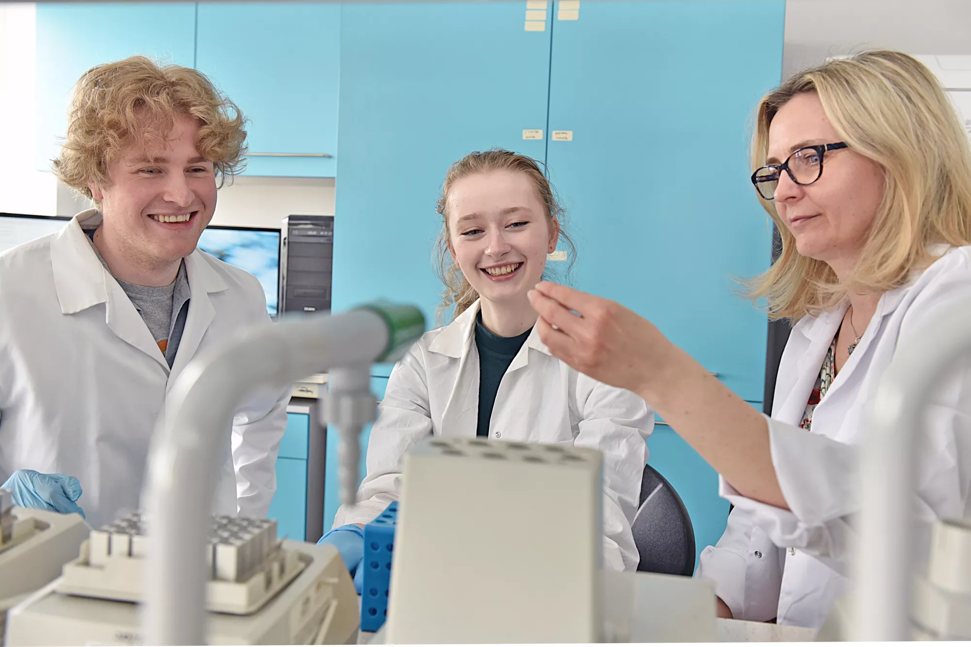 Wiktoria Gerlicz podczas pracy w laboratorium. 
